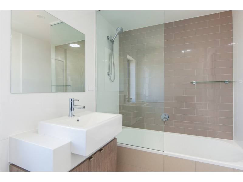 6 Capri Court, Hope Island QLD 4212
