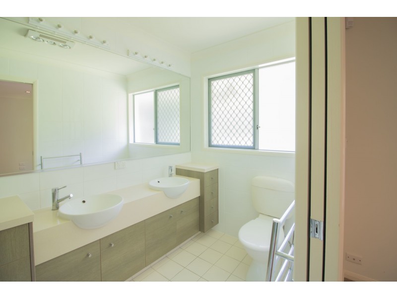 73 Coachwood Drive, Molendinar QLD 4214