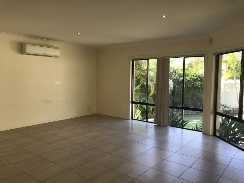 1 Selsey Court, Arundel QLD 4214