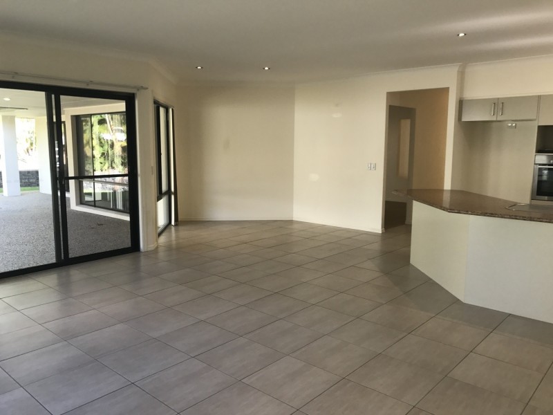 1 Selsey Court, Arundel QLD 4214