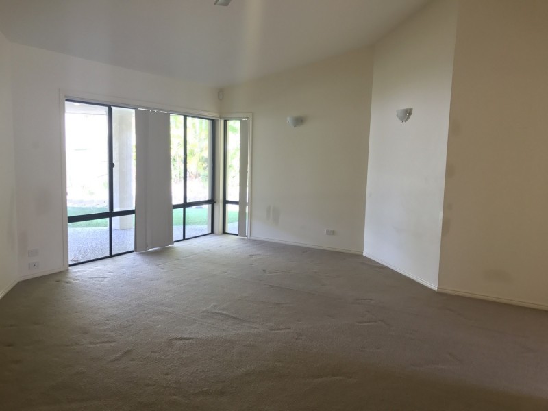 1 Selsey Court, Arundel QLD 4214