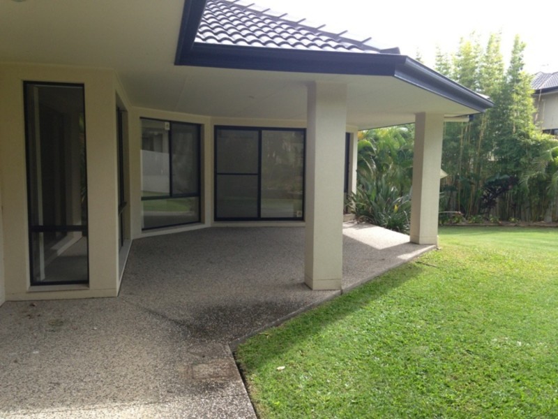 1 Selsey Court, Arundel QLD 4214