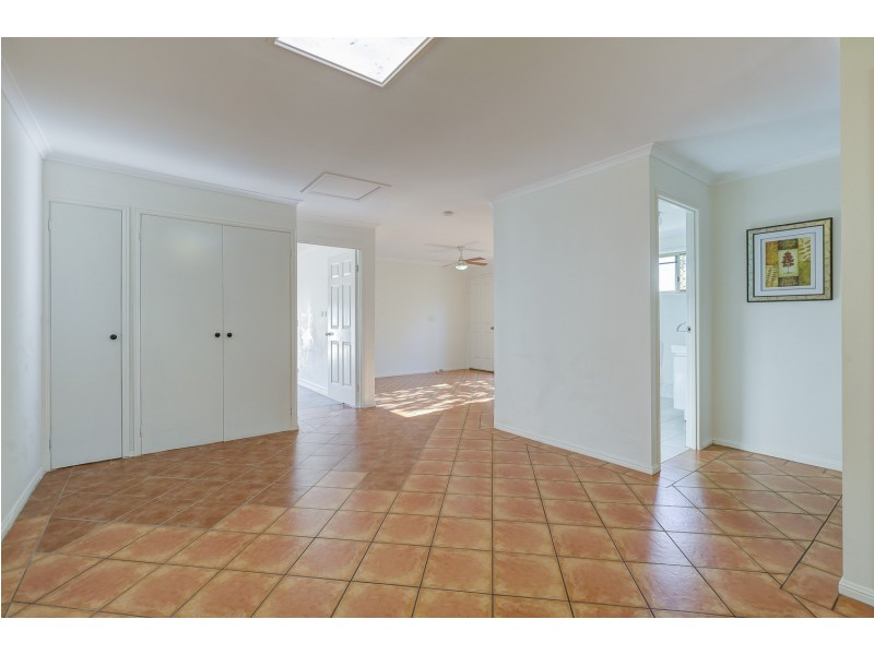 2/5 Jupiter Close, Labrador QLD 4215
