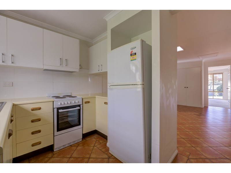 2/5 Jupiter Close, Labrador QLD 4215