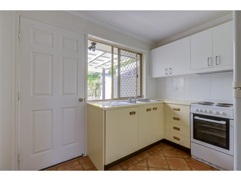 2/5 Jupiter Close, Labrador QLD 4215