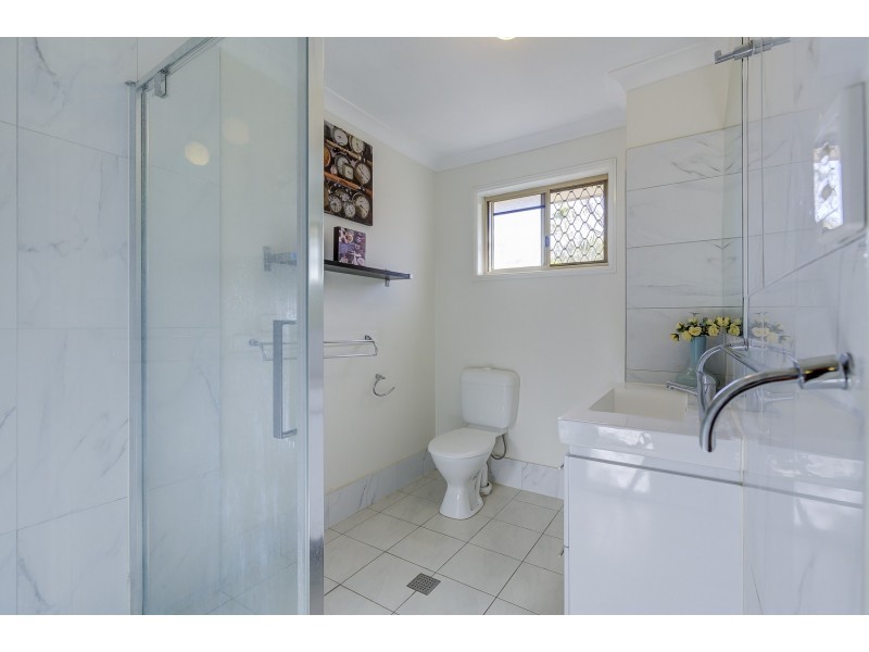 2/5 Jupiter Close, Labrador QLD 4215