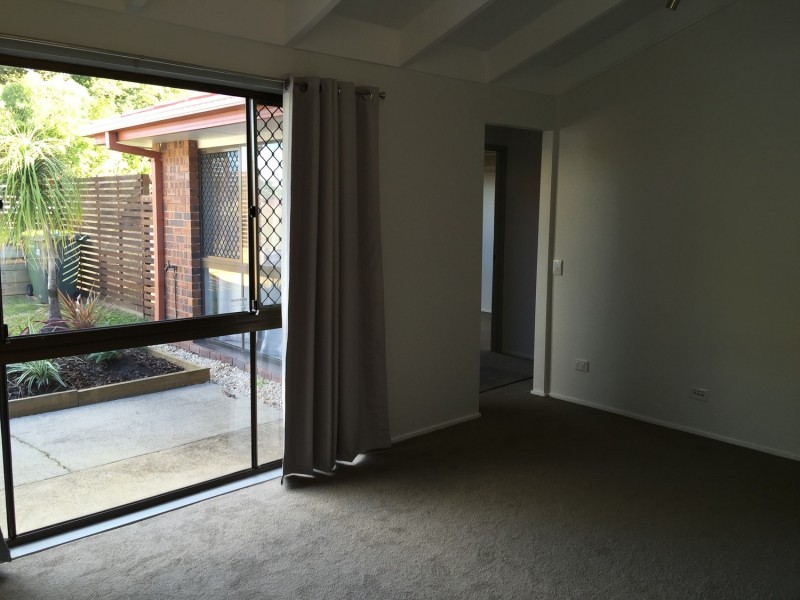 1/1 Ash Court, Arundel QLD 4214