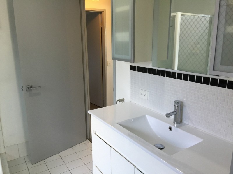 1/1 Ash Court, Arundel QLD 4214