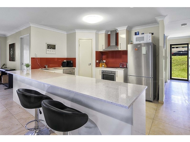 37 Dennis Vale Drive, Daisy Hill QLD 4127