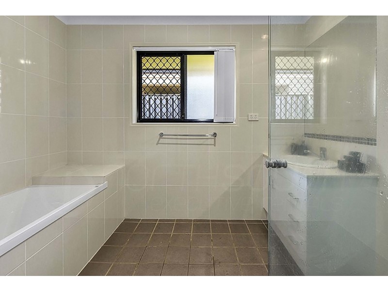 37 Dennis Vale Drive, Daisy Hill QLD 4127