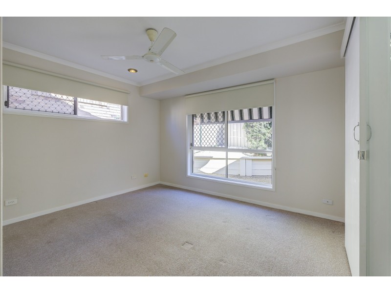 8/25 McMillan Street, Labrador QLD 4215