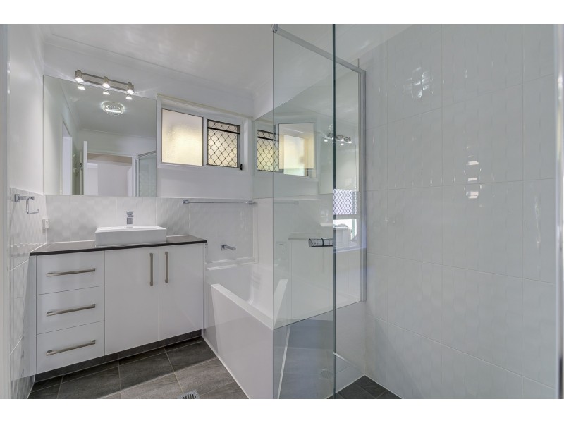 8/25 McMillan Street, Labrador QLD 4215