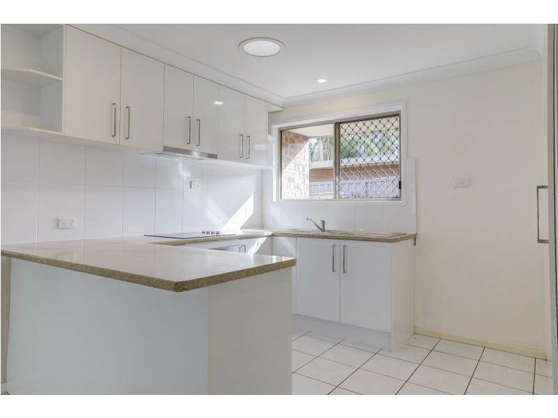 2/16 Jessica Court, Arundel QLD 4214