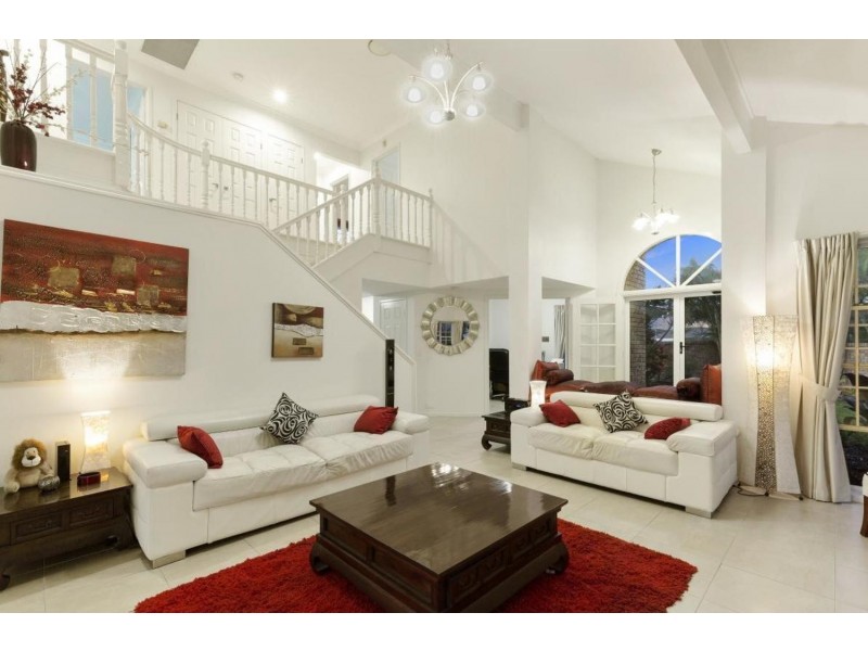 6 Pebble Beach Drive, Runaway Bay QLD 4216