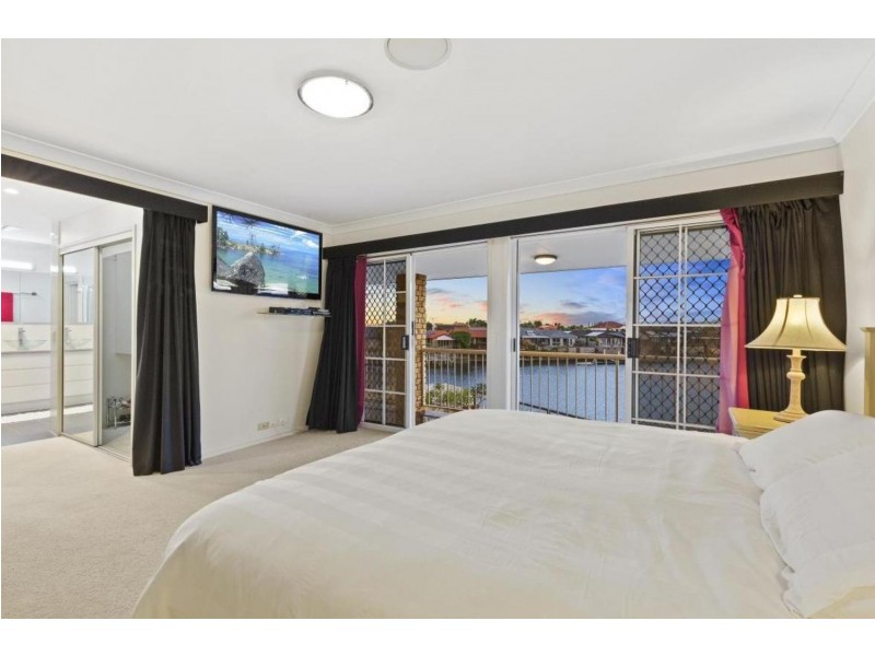 6 Pebble Beach Drive, Runaway Bay QLD 4216