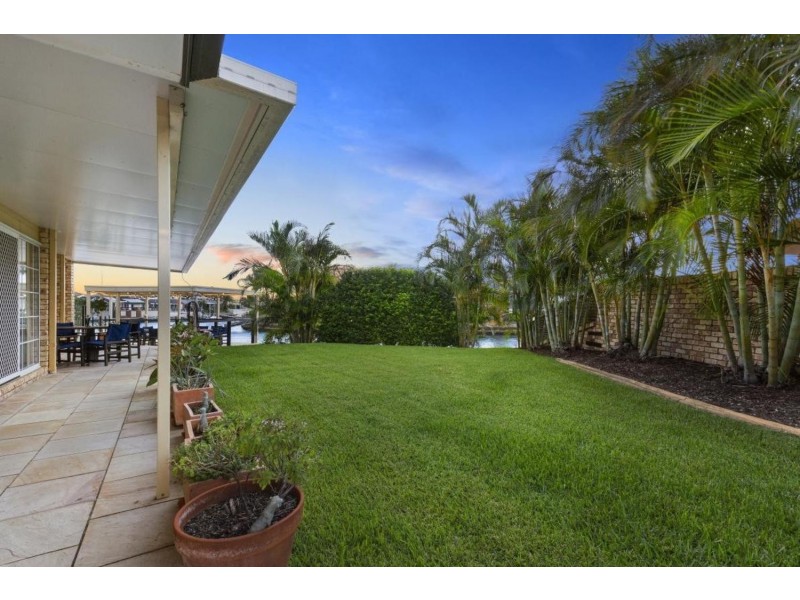 6 Pebble Beach Drive, Runaway Bay QLD 4216