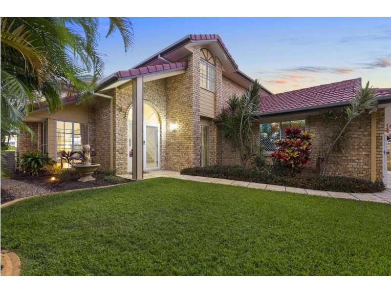 6 Pebble Beach Drive, Runaway Bay QLD 4216