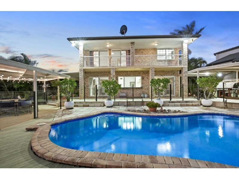 6 Pebble Beach Drive, Runaway Bay QLD 4216