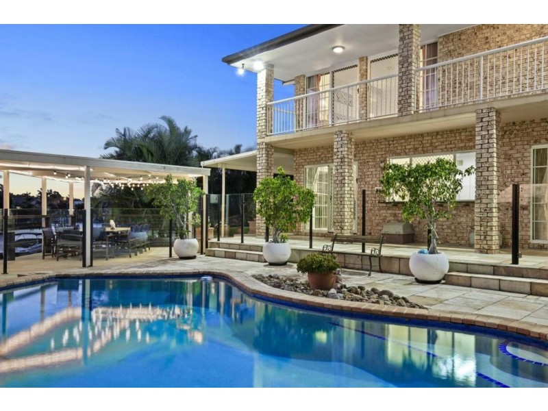 6 Pebble Beach Drive, Runaway Bay QLD 4216