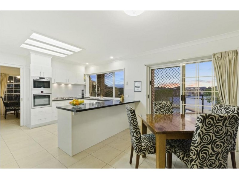 6 Pebble Beach Drive, Runaway Bay QLD 4216