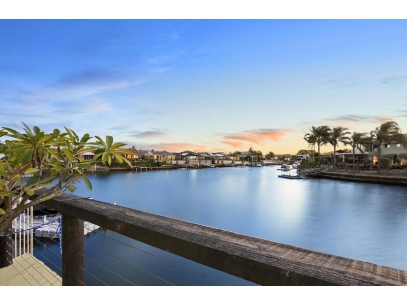 6 Pebble Beach Drive, Runaway Bay QLD 4216
