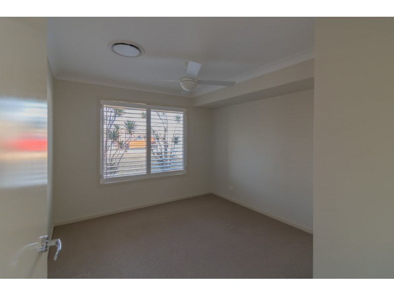 1 Wunburra Circle, Pacific Pines QLD 4211