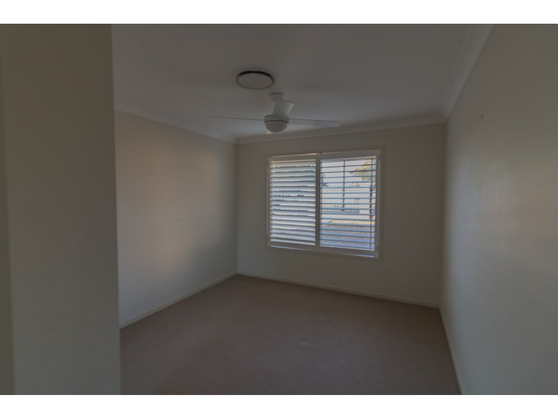 1 Wunburra Circle, Pacific Pines QLD 4211