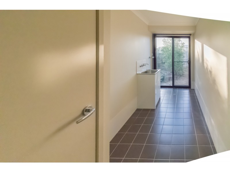 1 Wunburra Circle, Pacific Pines QLD 4211