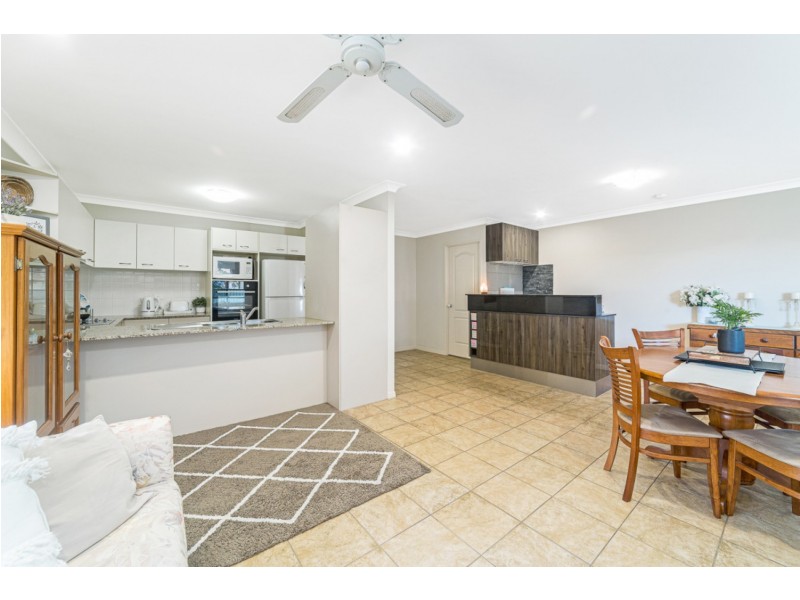 86 Tee Trees Boulevard, Arundel QLD 4214