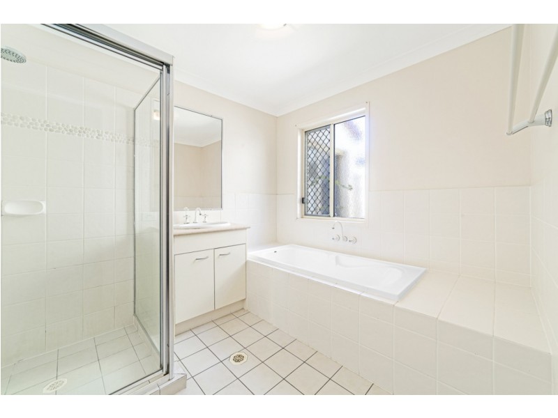86 Tee Trees Boulevard, Arundel QLD 4214