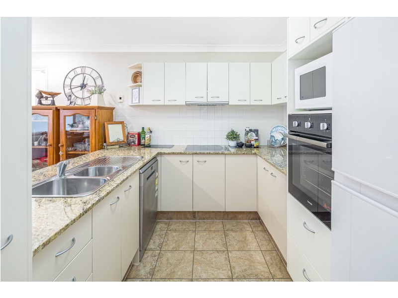 86 Tee Trees Boulevard, Arundel QLD 4214