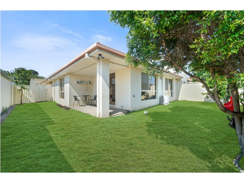 86 Tee Trees Boulevard, Arundel QLD 4214