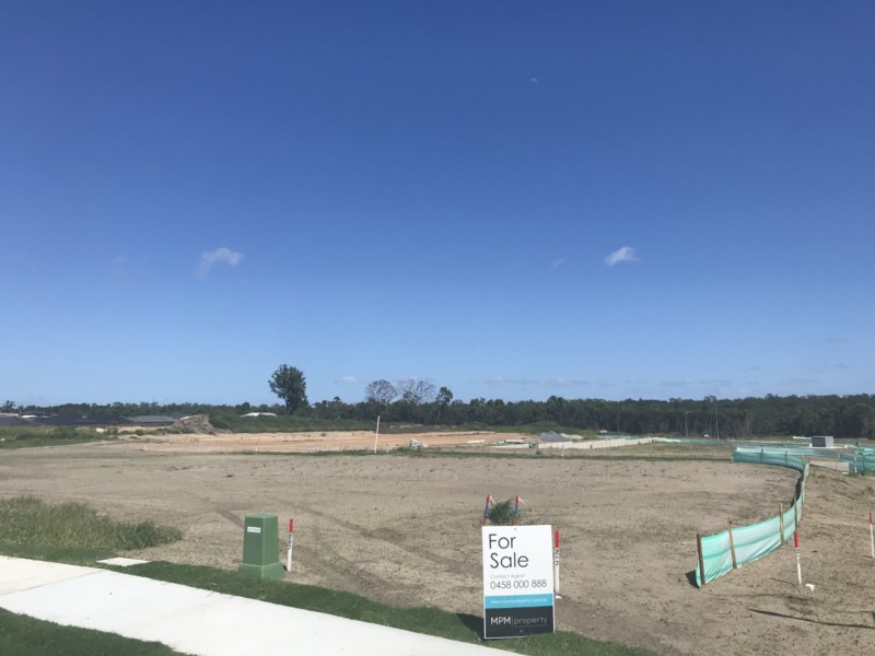 207 Barnyard Drive, Park Ridge QLD 4125