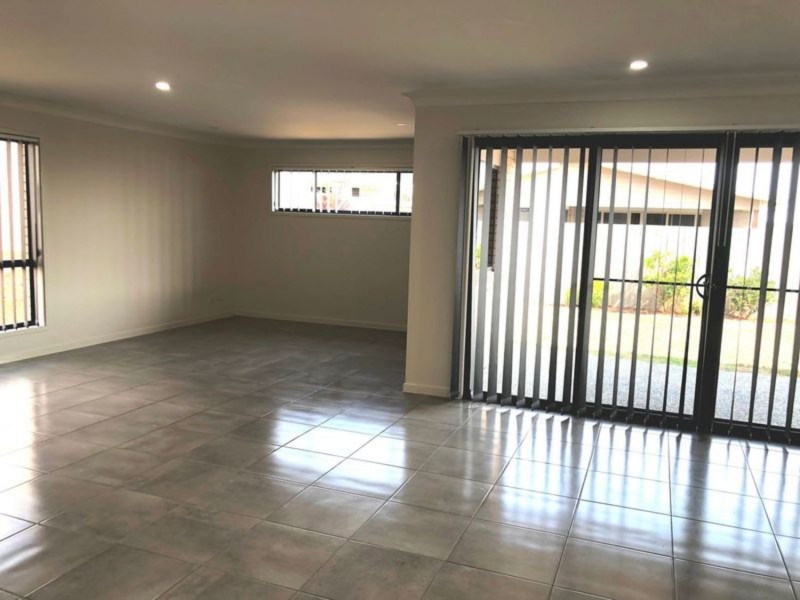 9 Woodrose Circuit, Pimpama QLD 4209