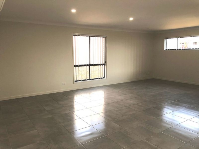 9 Woodrose Circuit, Pimpama QLD 4209