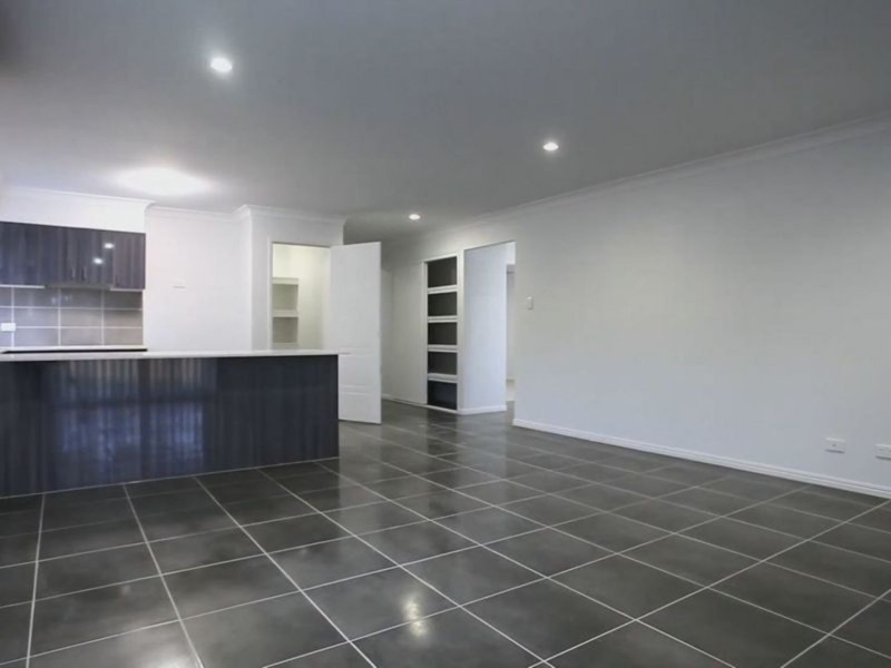 14 Sapphire Place, Pimpama QLD 4209