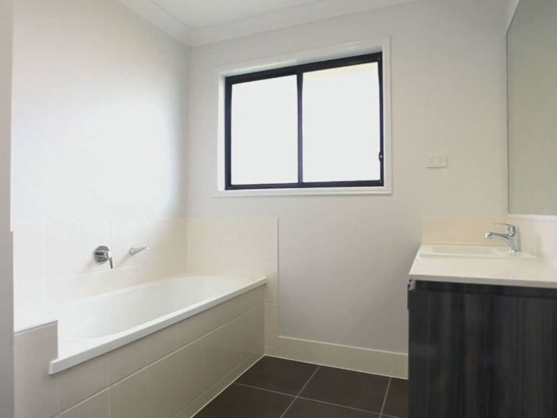 14 Sapphire Place, Pimpama QLD 4209