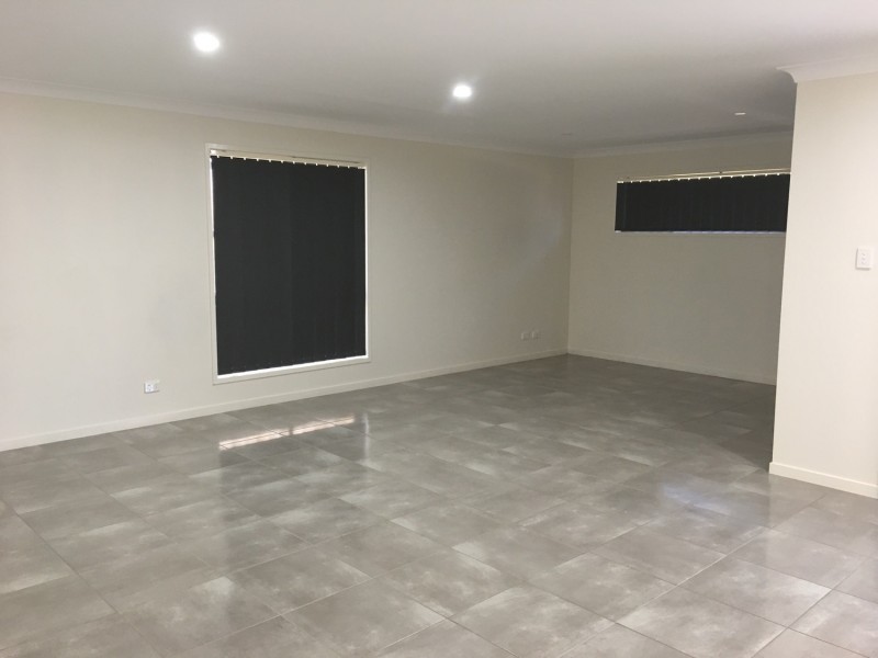 5 Maurie Pears Crescent, Pimpama QLD 4209