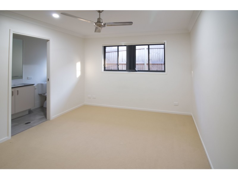 5 Maurie Pears Crescent, Pimpama QLD 4209