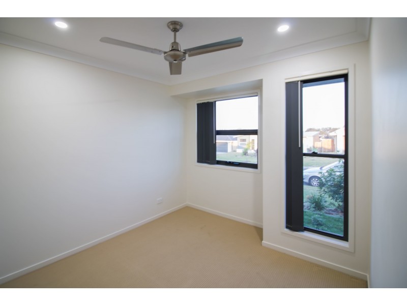 5 Maurie Pears Crescent, Pimpama QLD 4209