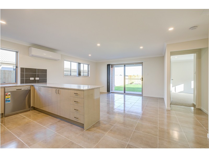 39 Nevada Road, Park Ridge QLD 4125