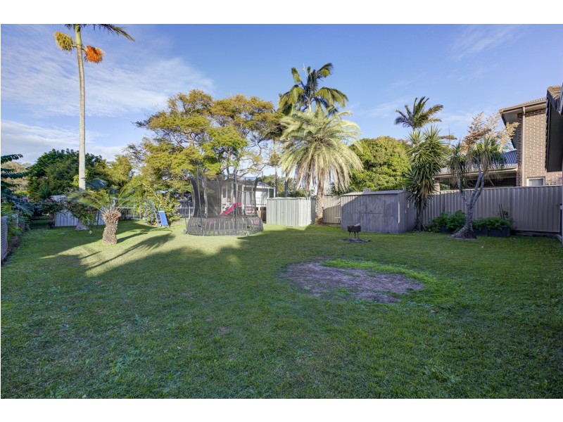 21 Ashgrove Avenue, Runaway Bay QLD 4216