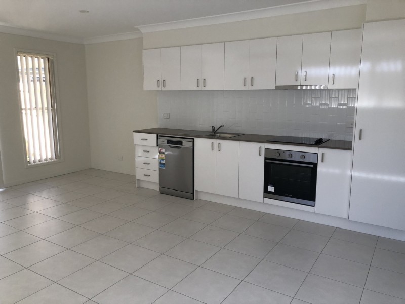 2/13 Coral Street, Pimpama QLD 4209