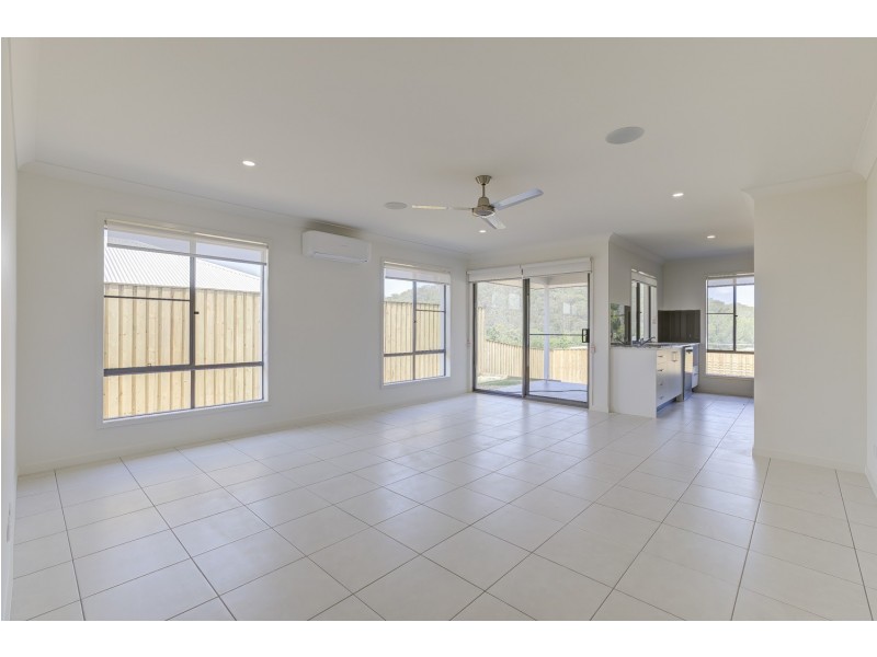 1/28 Herbst Drive, Bahrs Scrub QLD 4207