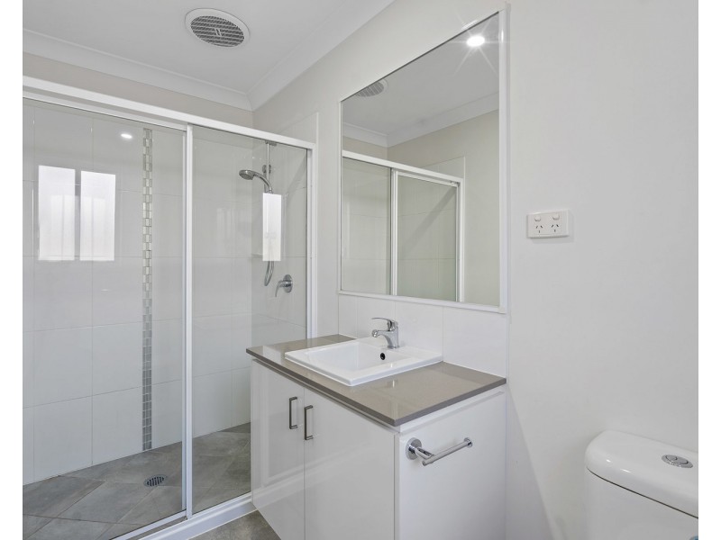 62 Milbrook Crescent, Pimpama QLD 4209
