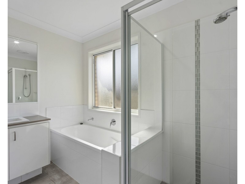 62 Milbrook Crescent, Pimpama QLD 4209