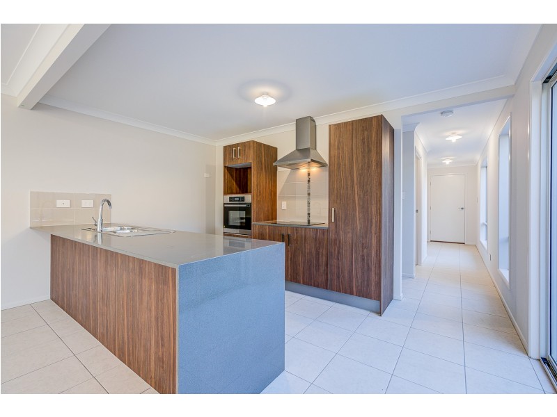 1/141 Musgrave Avenue, Labrador QLD 4215