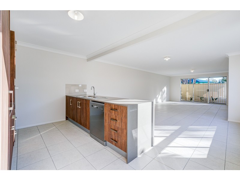 2/141 Musgrave Avenue, Labrador QLD 4215