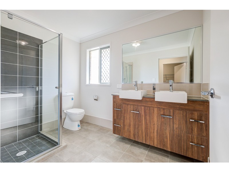 2/141 Musgrave Avenue, Labrador QLD 4215