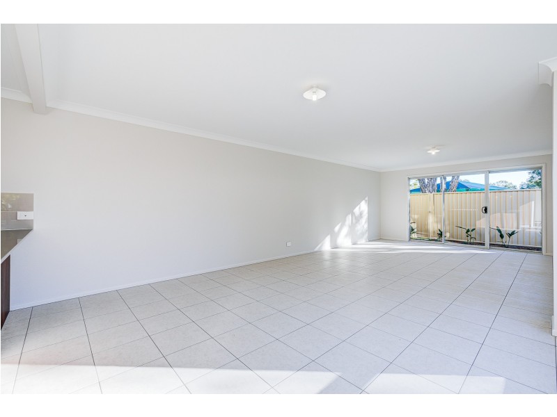 2/141 Musgrave Avenue, Labrador QLD 4215